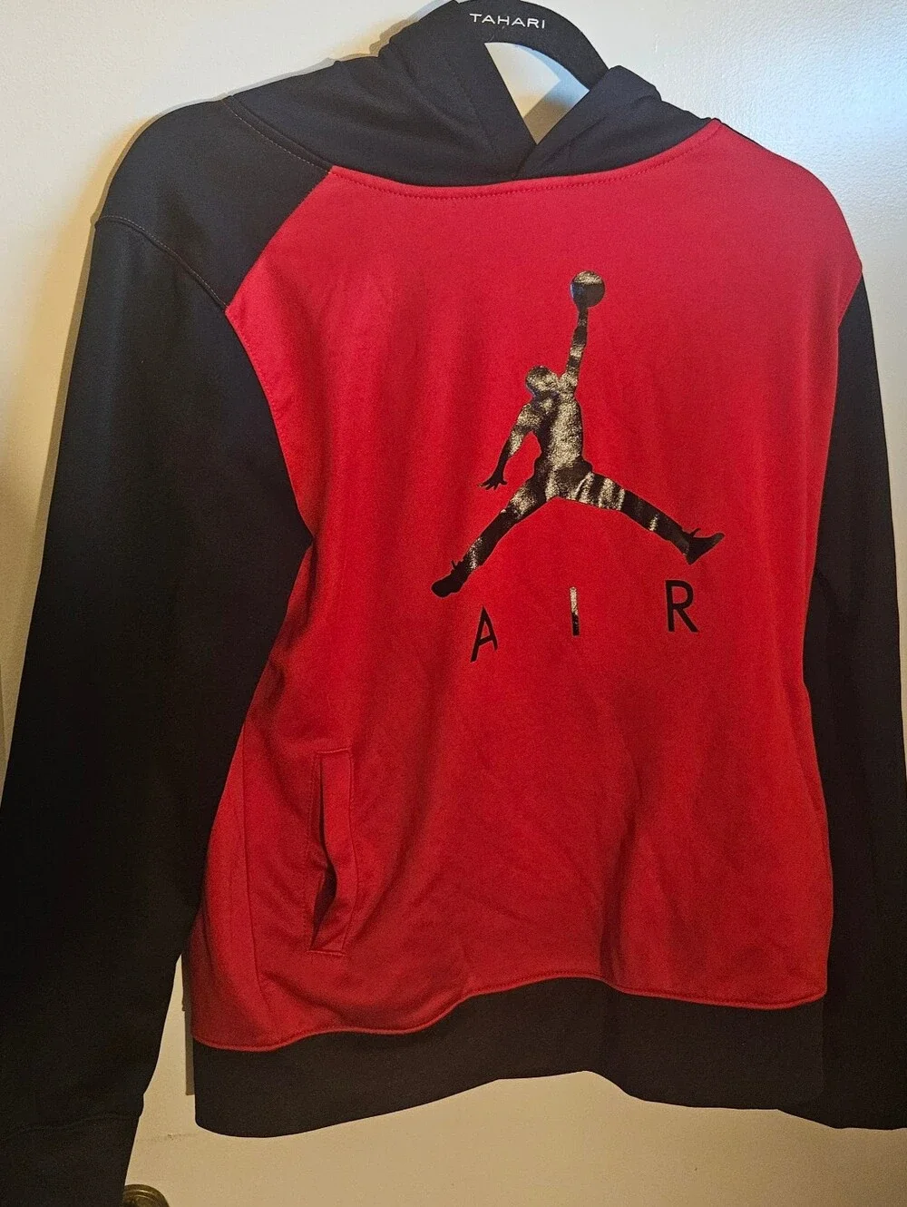 Nike Kids Crewneck Sweatshirt in Red and Black with Air Logo (XL)